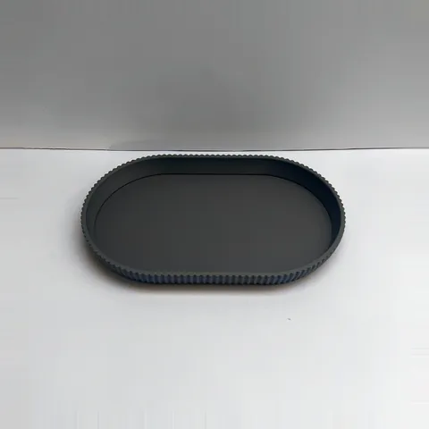 Schlüsselschale oval gerippt, flach von Slick: Schlüsselschale oval flach, schräg von oben, 3D-Druck aus mattem PLA in Grau