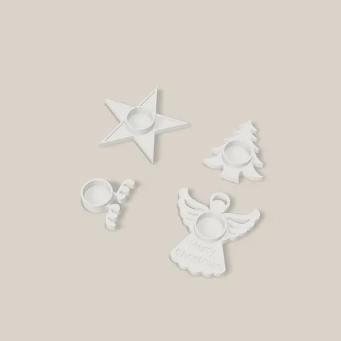 Lieferumfang von oben: Teelichthalter als Stern, Tannenbaum, Elch und Engel mit Schriftzug